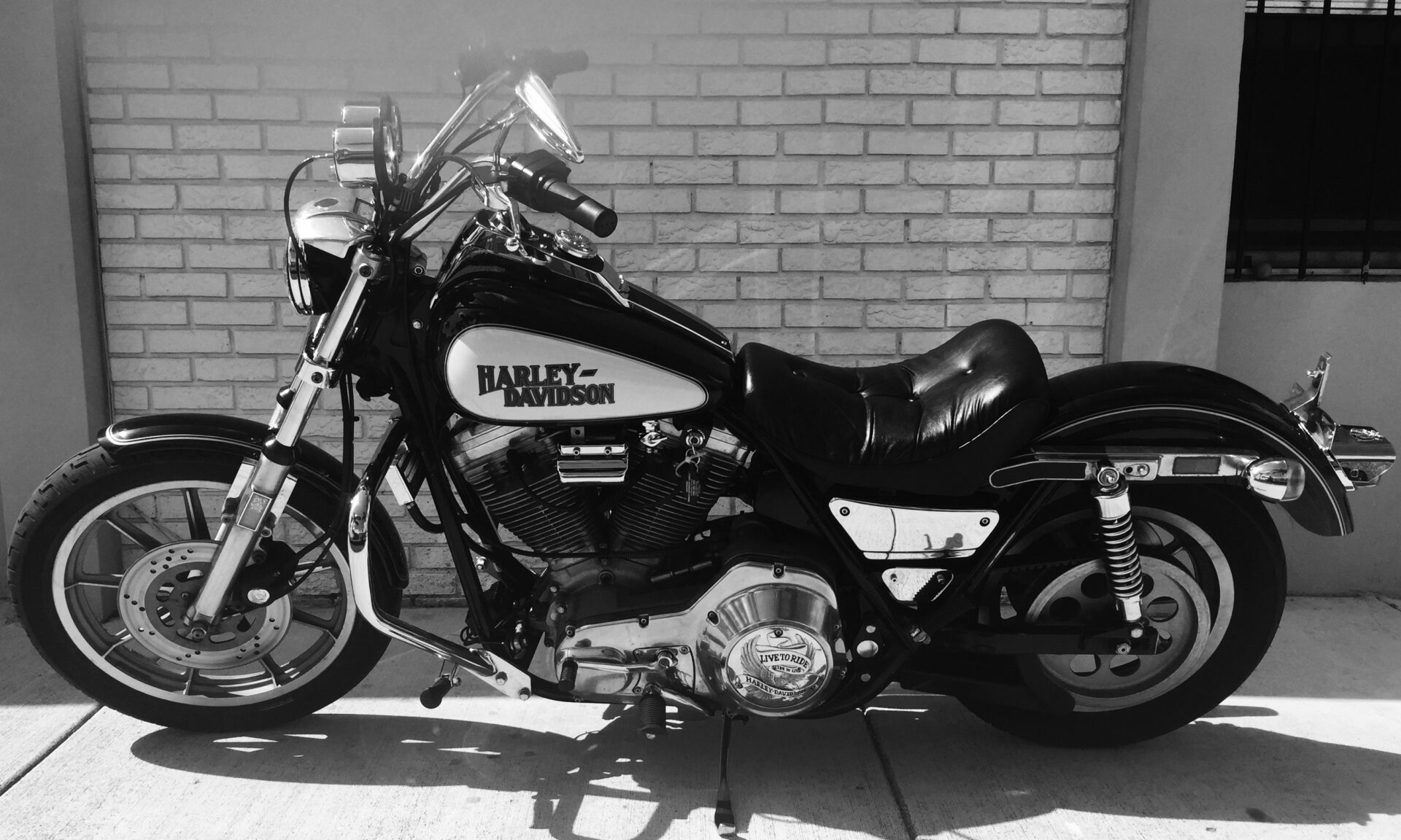 Harley Davidson Black Motorcyles 1