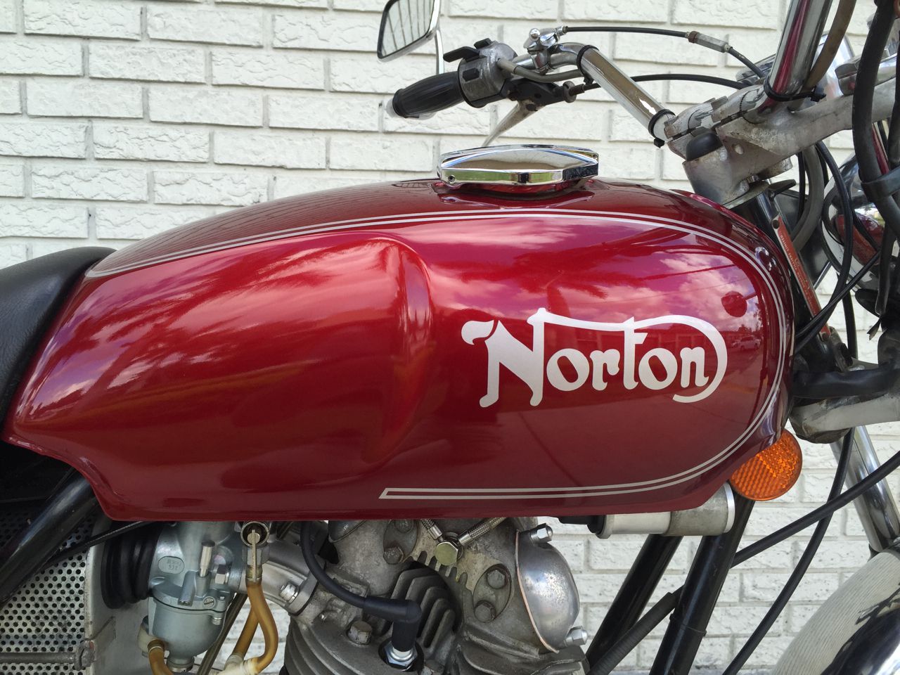 Norton 850 Commando 2