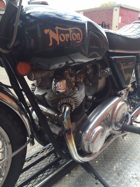 Norton Commando 850 Model 1xxx Black 3